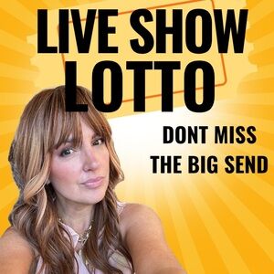 💖♻️ @rachelklincoln is LIVE NOW! Rachel is LIVE!! Come Shop My Style !! 💖 ♻️